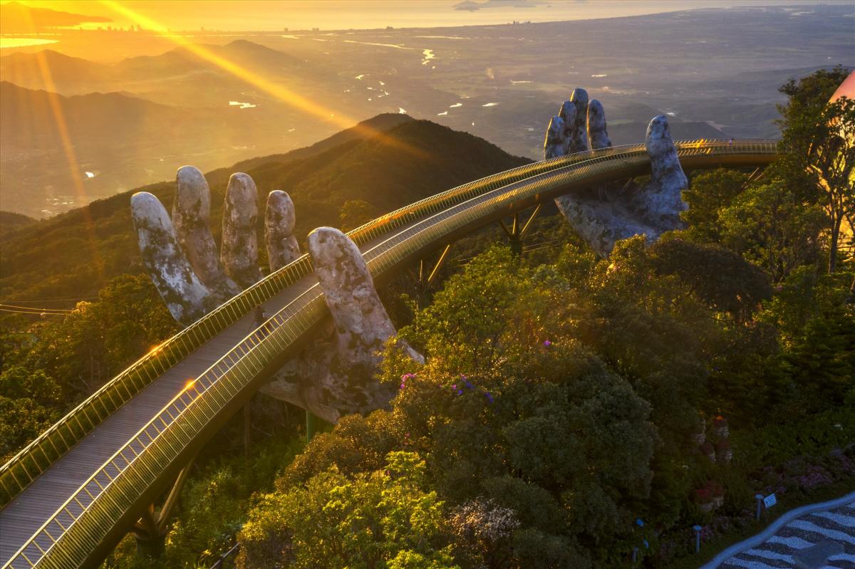 Cầu Vàng Đà Nẵng. Ảnh: Sun World