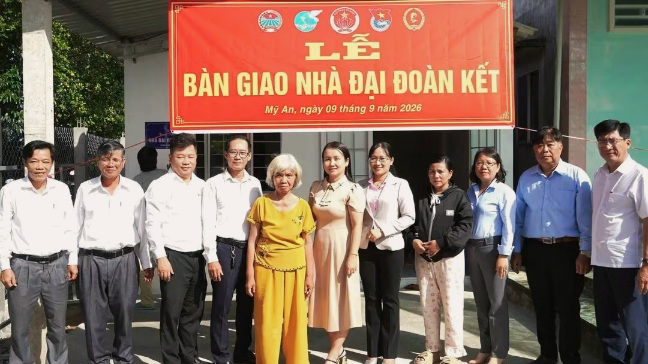 Tây Ninh offre deux maisons de grande solidarité aux ménages pauvres de la commune de Mỹ An. Photo: Front de Mỹ An