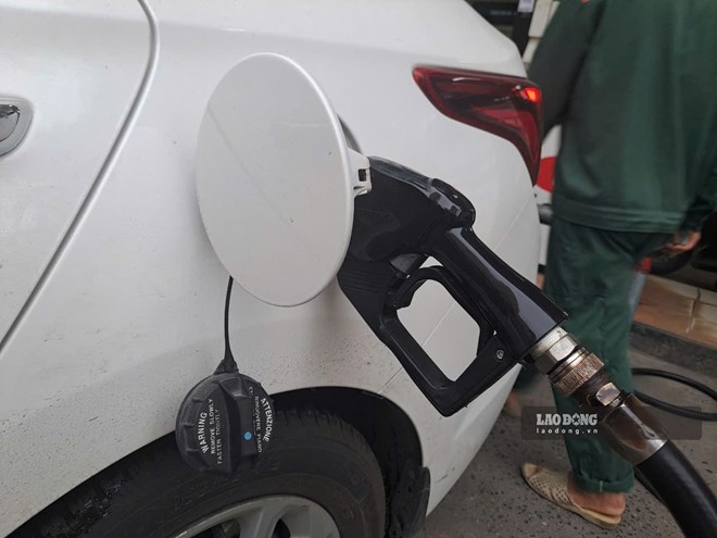 World oil prices continue to rise. Photo: Ha Vy