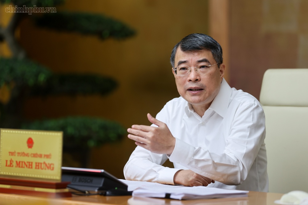 In the working session on September 10, Politburo Member, Prime Minister Le Minh Hung requested to simplify and streamline the dissolution process and bankruptcy procedures for small and medium-sized enterprises. Photo: chinhphu. vn/Nhat Bac