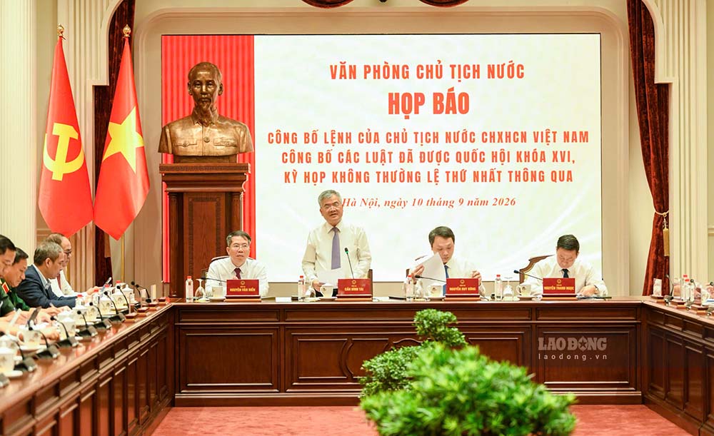 Announcing the President's Order on 15 laws passed by the 16th National Assembly. Photo: Anh Huy.