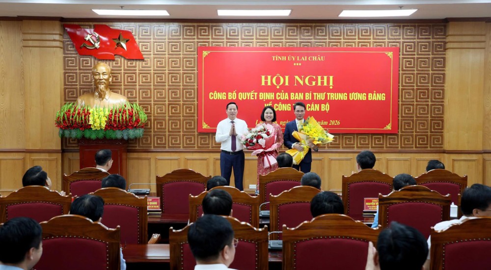 2 officials in Lai Chau were approved by the Secretariat to participate in the Standing Committee of the Provincial Party Committee. Photo: Lai Chau Newspaper and Radio and Television (taken on September 10).
