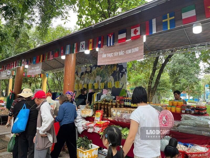 Photos at Hanoi Autumn Festival 2025. Photo: Tuong Vy