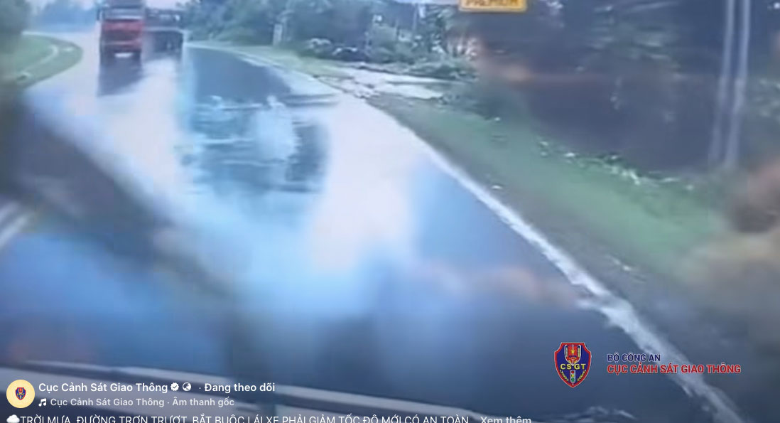 Image before the collision between the tractor-trailer and the passenger car that killed 2 people. Photo cut from clip: Traffic Police Department