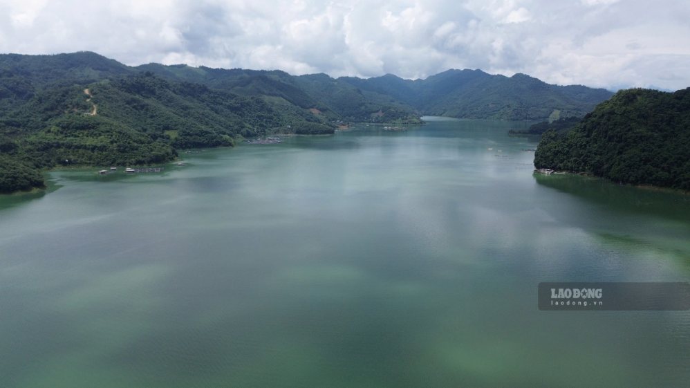 Hoa Binh Lake has an upstream water level of 109.32 m (photo taken in early September). Photo: Minh Nguyen