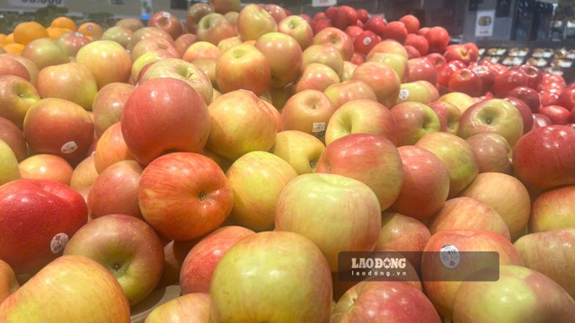 Apples are a familiar fruit, when combined with carrots to make juice properly, it can support weight loss. Photo: Nguyen Ly