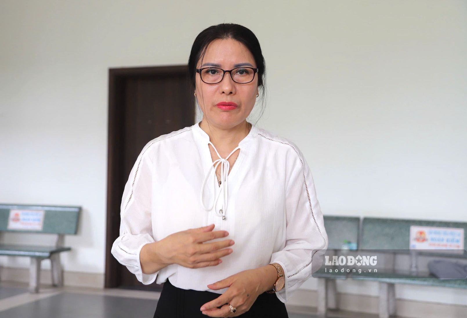 Former principal Nguyen Thi Binh - who was sentenced to 3 years in prison for collecting extra tutoring fees higher than regulations, affirmed "not intentionally doing anything illegal". Photo: Tuong Van