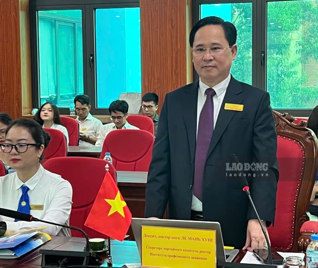 PGS, TS. Lê Mạnh Hùng – Hiệu trưởng Trường Đại học Công đoàn phát biểu tại buổi làm việc chiều 10.9. Ảnh: Minh Hương.