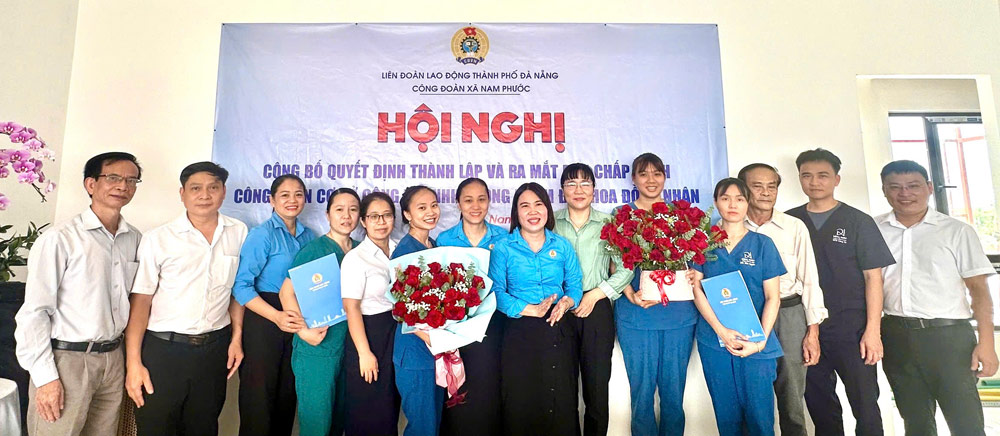 Nam Phuoc Commune Trade Union, Da Nang established the grassroots Trade Union of Dong Nhan General Clinic Co., Ltd. with 69 union members. Photo: Nam Phuoc Trade Union