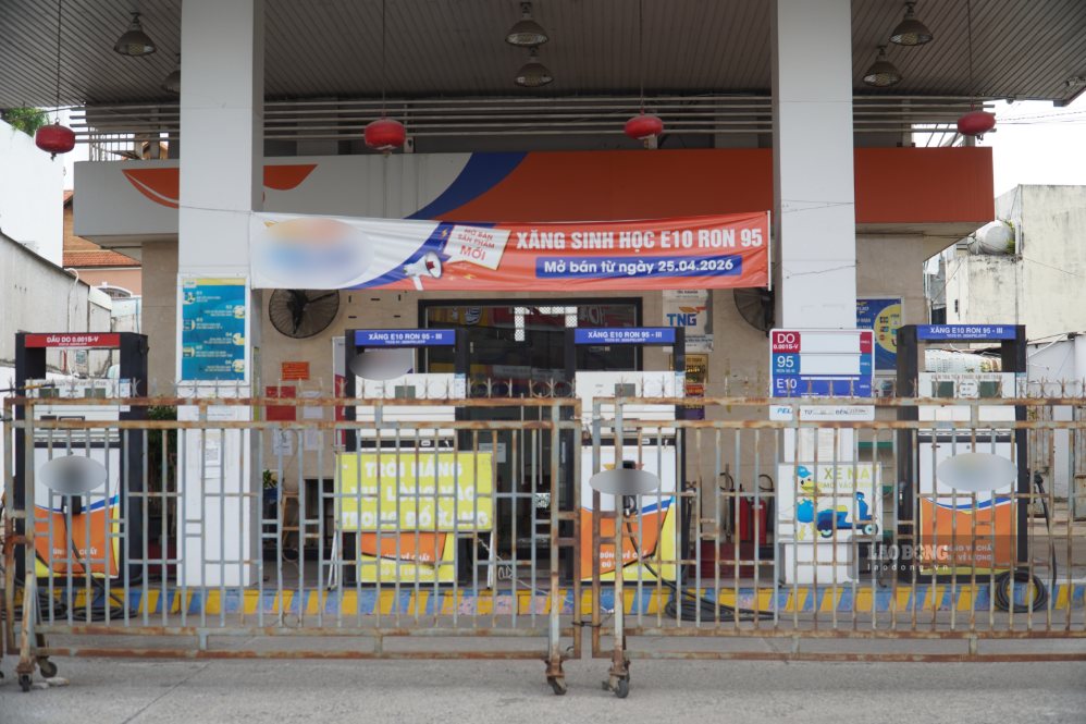 Cây xăng này trước đây rất đông khách nhưng nay đang đóng cửa. Ảnh: HAC