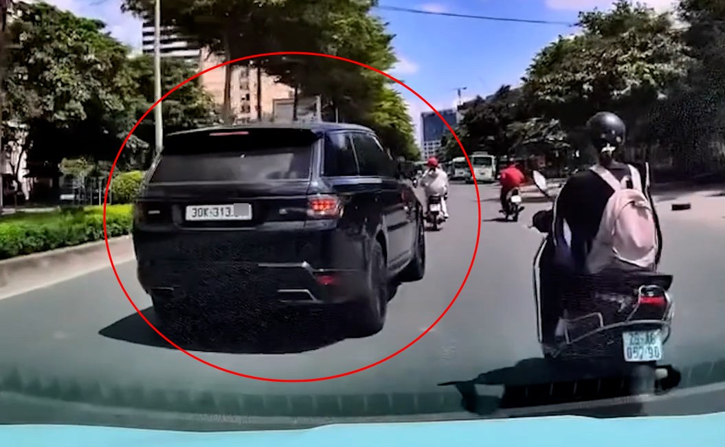 The black Land Rover car shows signs of using a license plate that does not match the vehicle. Photo: Traffic Police provided