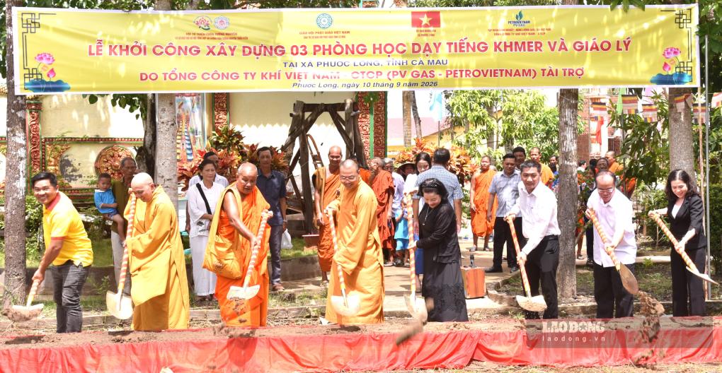 Delegates perform the groundbreaking ceremony at Dia Muong Pagoda, Ca Mau (photo taken on September 10, 2026). Photo: Nhat Ho.