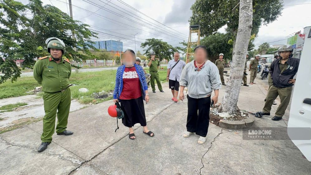 Một số hộ dân chưa đồng thuận di dời, địa phương tiếp tục tuyên truyền, vận động. Ảnh chụp ngày 10.9.2026 tại tuyến đường trong Khu công nghiệp Hòa Phú thuộc xã Phú Qưới. Ảnh: Hoàng Lộc