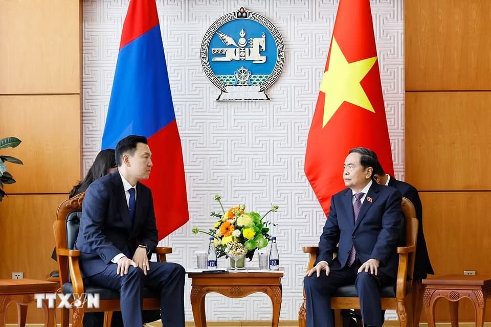 Ủy viên Bộ Chính trị, Chủ tịch Quốc hội Trần Thanh Mẫn hội kiến Thủ tướng Mông Cổ Nyam Osor Uchral. Ảnh: Doãn Tấn/TTXVN