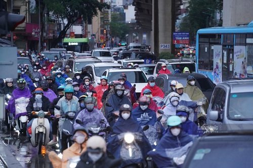 北部地方は今夜と明日の朝9月11日ににわか雨と雷雨が散発的に降ると予想されています。写真:リン・フン