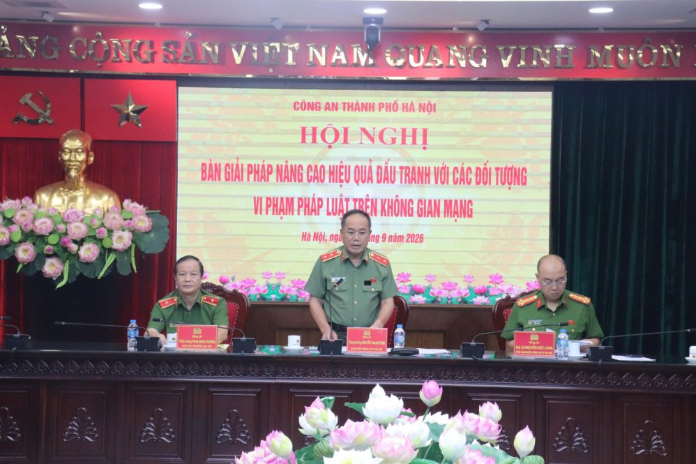 Giám đốc Công an Hà Nội - Trung tướng Nguyễn Thanh Tùng phát biểu tại hội nghị "Bàn giải pháp nâng cao hiệu quả đấu tranh với các đối tượng vi phạm pháp luật trên không gian mạng", ngày 10.9. Ảnh: Công an TP Hà Nội 