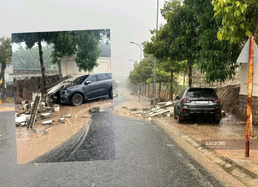 Heavy rain caused the wall to fall and fell onto the Ford Everest car. Photo: Phuong Linh