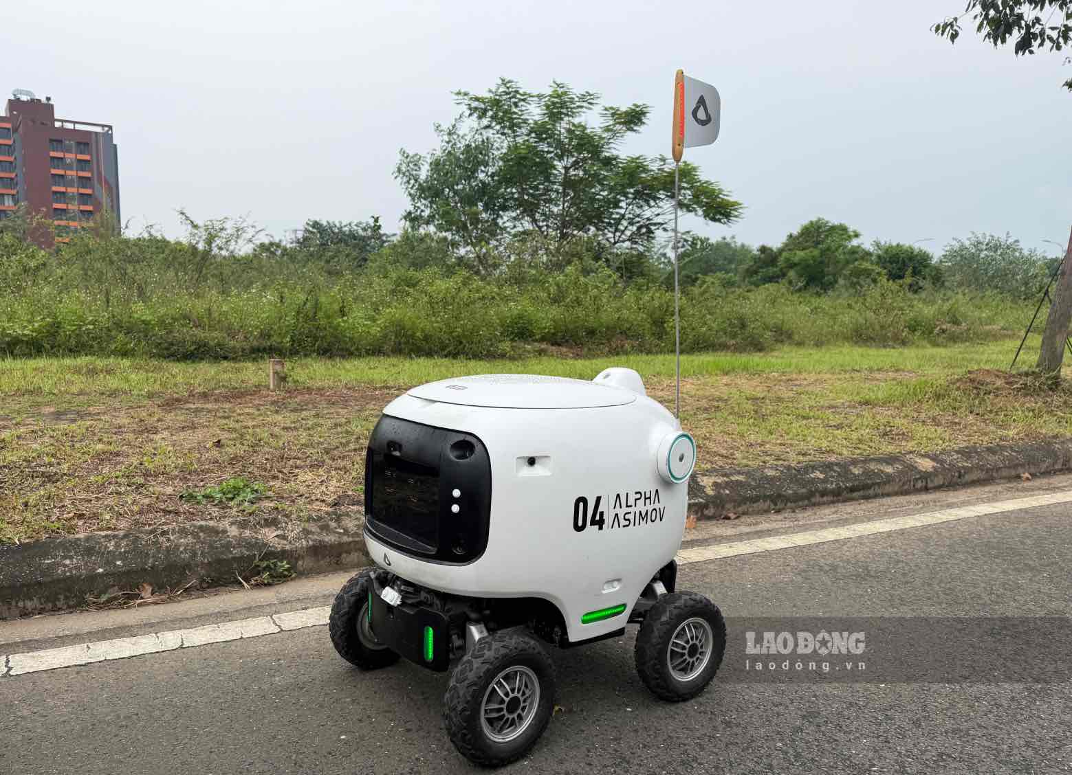 Robot giao hàng. Ảnh: Hoài Anh