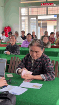 646 hộ dân xã Hòa Hội (Gia Lai) nhận hỗ trợ khôi phục sản xuất nông nghiệp sau bão số 13 - Kalmaegi. Ảnh: Hoài Luân
