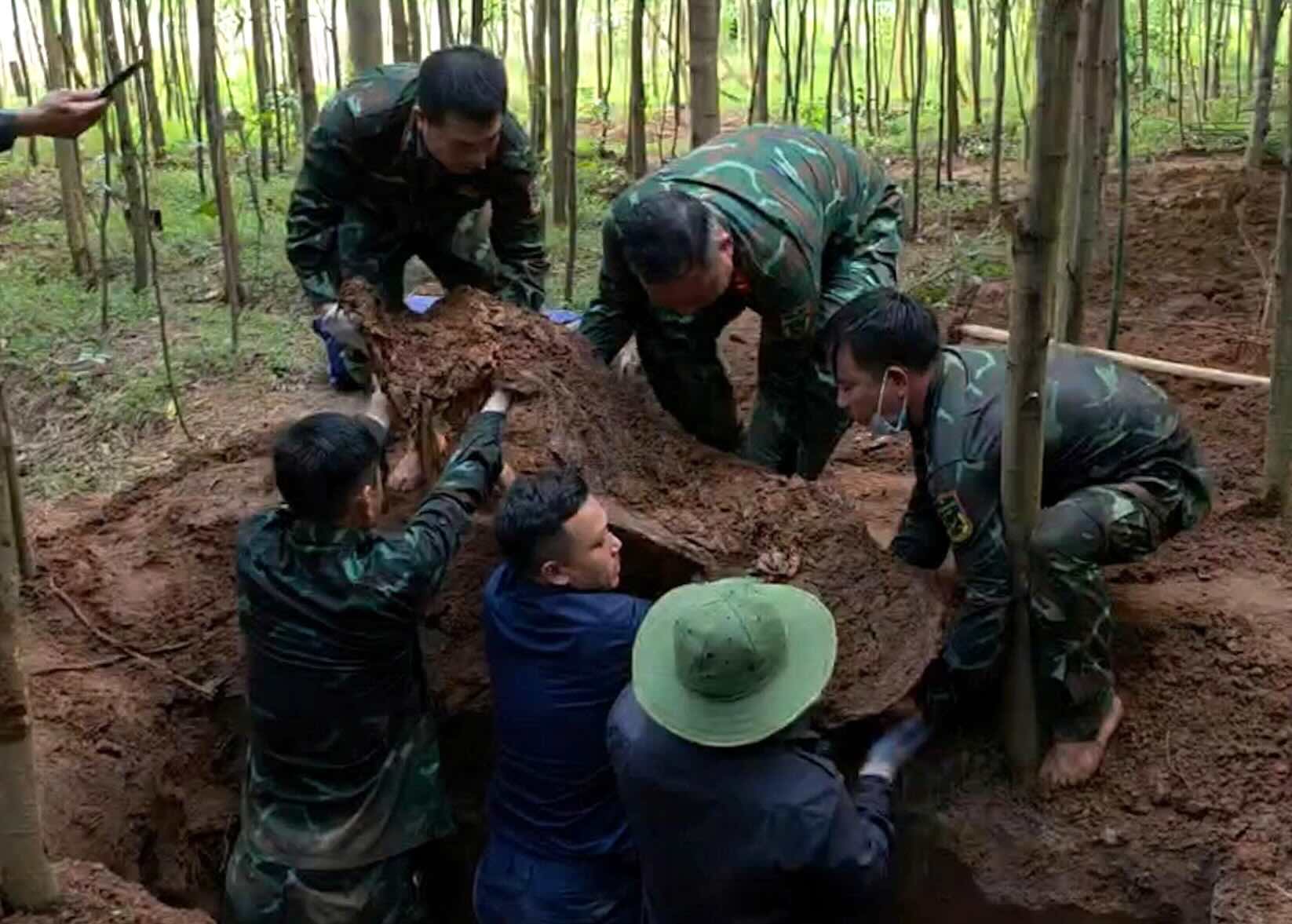 Functional forces find martyrs' remains in Quang Tri on the 10th. 9. Photo: Quang Tri Provincial Military Command
