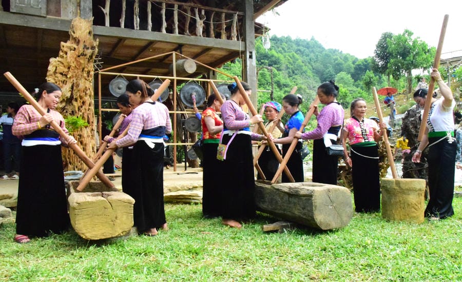 Duong and duong stabbing performance by the Muong ethnic people of Muong Coi commune, Son La province. Photo: Truong Son