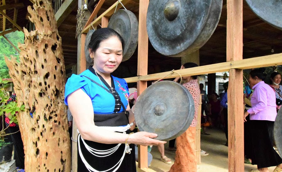 Chiêng là một loại nhạc cụ truyền thống của dân tộc Mường ở Sơn La. Ảnh: Trường Sơn