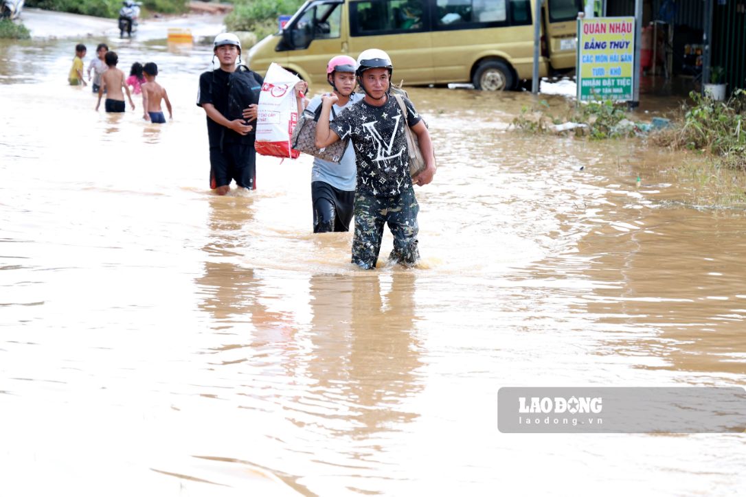 Mưa lớn khiến hàng chục hộ dân trên địa bàn tỉnh Lâm Đồng phải sơ tán đến nơi an toàn. Ảnh chụp vào chiều 10.9 (Ảnh: Phúc Khánh) 