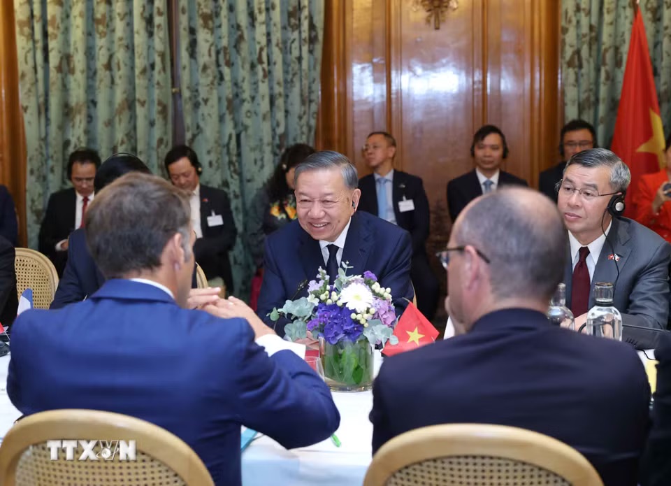 General Secretary and President To Lam and President of the French Republic Emmanuel Macron and delegates. Photo: Thong Nhat/VNA