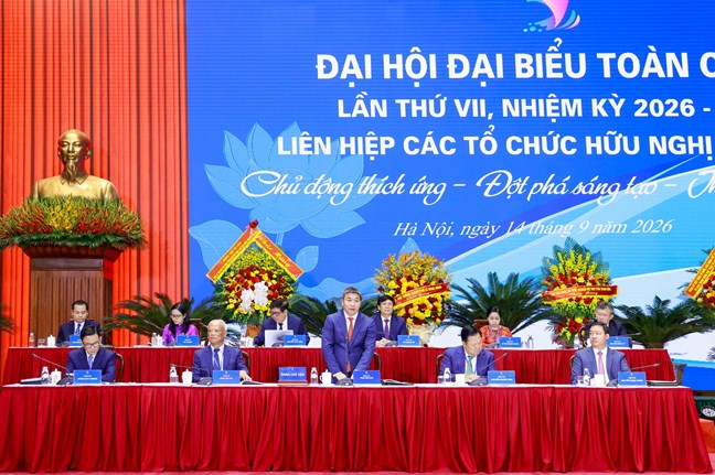 Đoàn Chủ tịch điều hành Đại hội. Ảnh: Quang Vinh / Mặt trận Tổ quốc