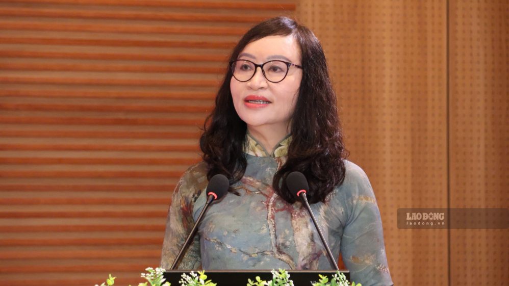 Le docteur Dang Thi Ngoc Lan - vice-recteur de l'université Cuu Long - s'exprime lors de la conférence. Photo: Hoang Loc