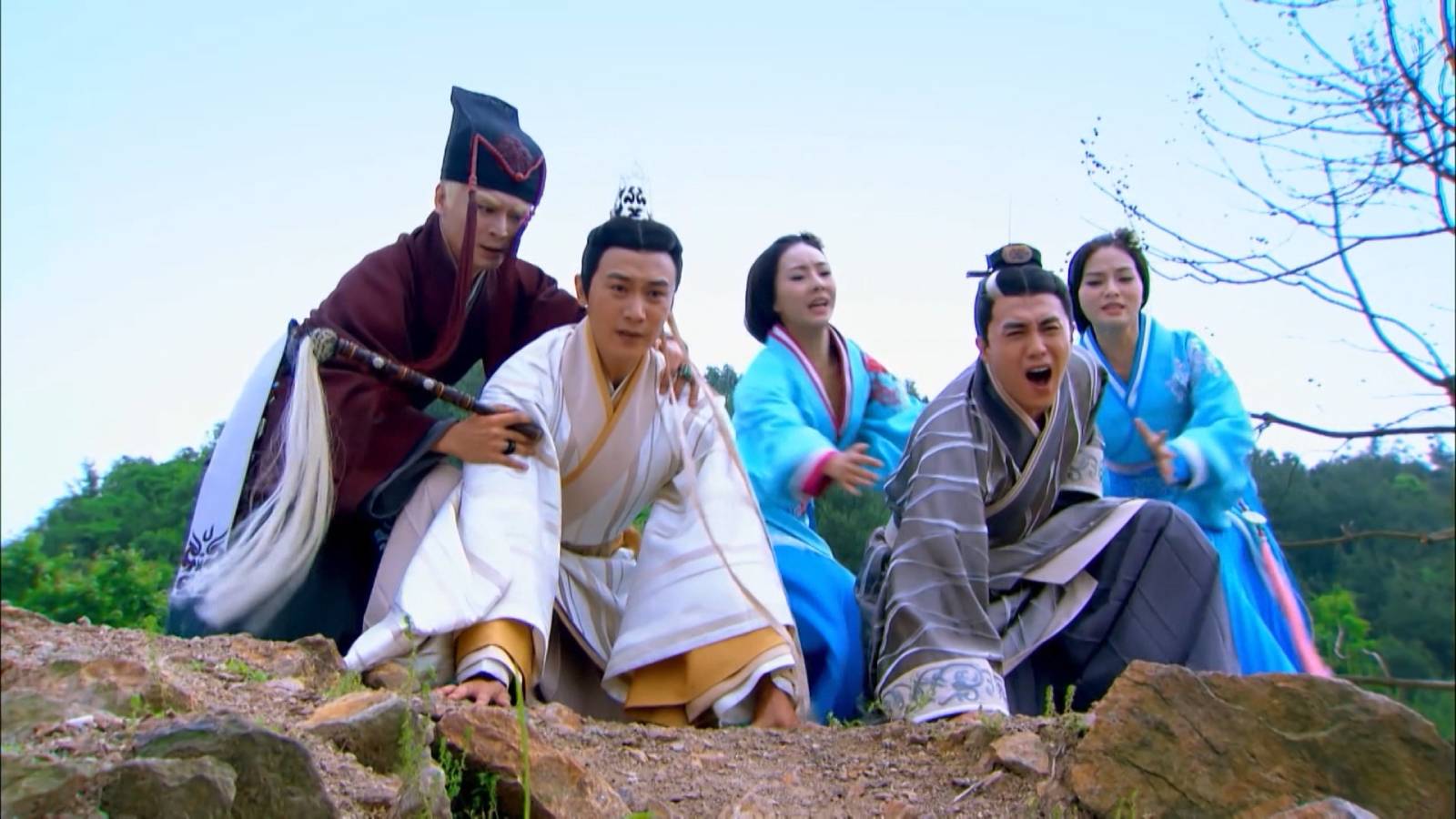 Dàn diễn viên Vân Trung Ca gồm Angelababy, Lục Nghị, Đỗ Thuần, Trần Hiểu và Dương Dung. Ảnh: Kênh THVL1 cung cấp.