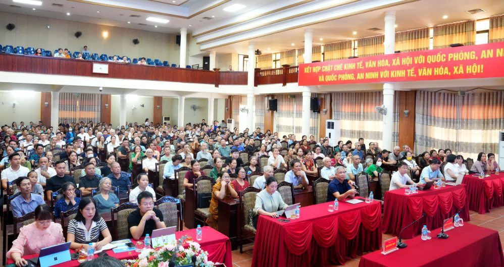 Hội nghị về thu hồi đất để thực hiện dự án đường trục Tây Thăng Long qua địa bàn phường Sơn Tây (Hà Nội) diễn ra ngày 11.9. Ảnh: Trang TTĐT phường Sơn Tây