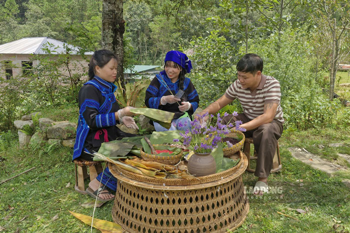 Những sắc màu trang phục truyền thống góp phần tạo điểm nhấn cho lễ hội Y Tý 2026. Ảnh: Đinh Đại chụp ngày 4.9