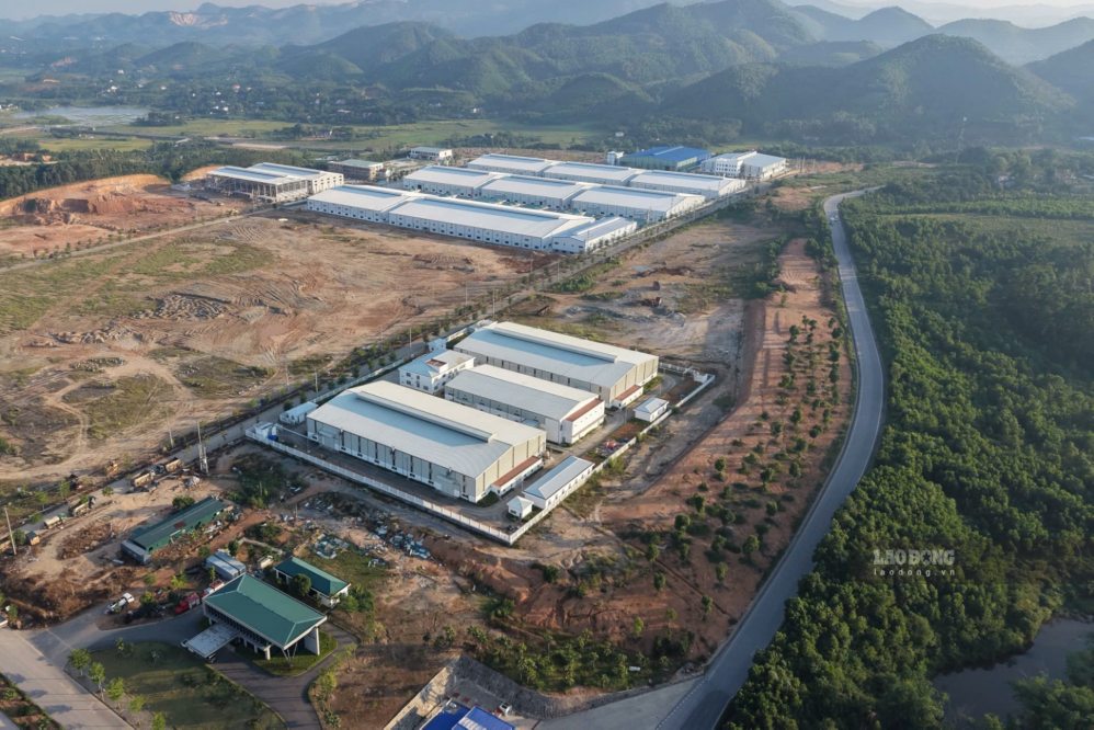 Van Xuan Industrial Cluster adjacent to National Highway 32. Photo taken in September 2026: To Cong