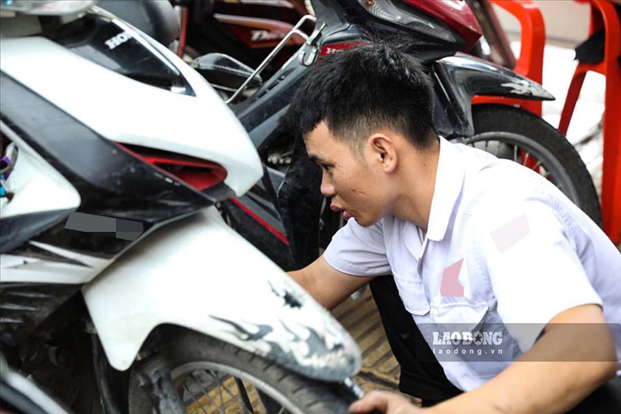 Motorcycles are used regularly, but many people still ignore maintenance milestones, causing important parts to degrade quickly. Photo taken 2024: Tuan Vu