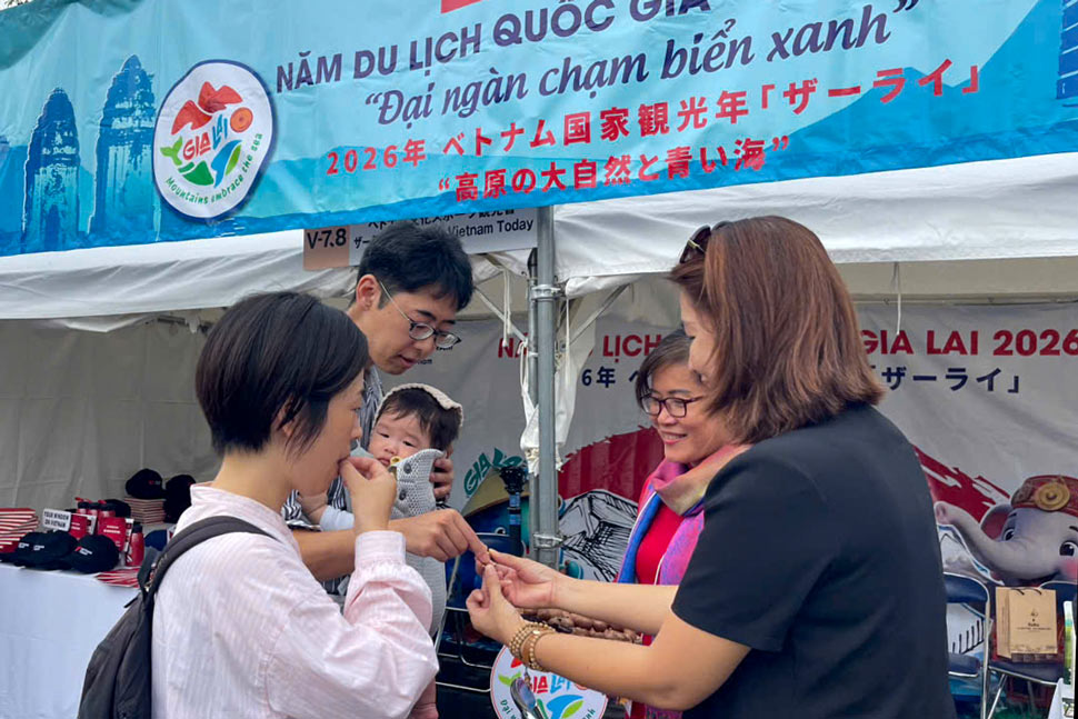Gia Lai tourism promotion booth with the message "Great forest touches blue sea" at the festival (photo taken on September 12). Photo: Gia Lai Department of Culture, Sports and Tourism
