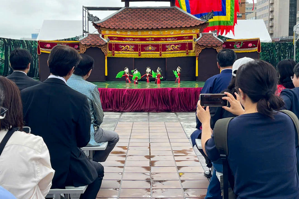 Khách tham quan thưởng thức các tiết mục nghệ thuật tại lễ hội (chụp ngày 12.9). Ảnh: Sở VHTTDL Gia Lai