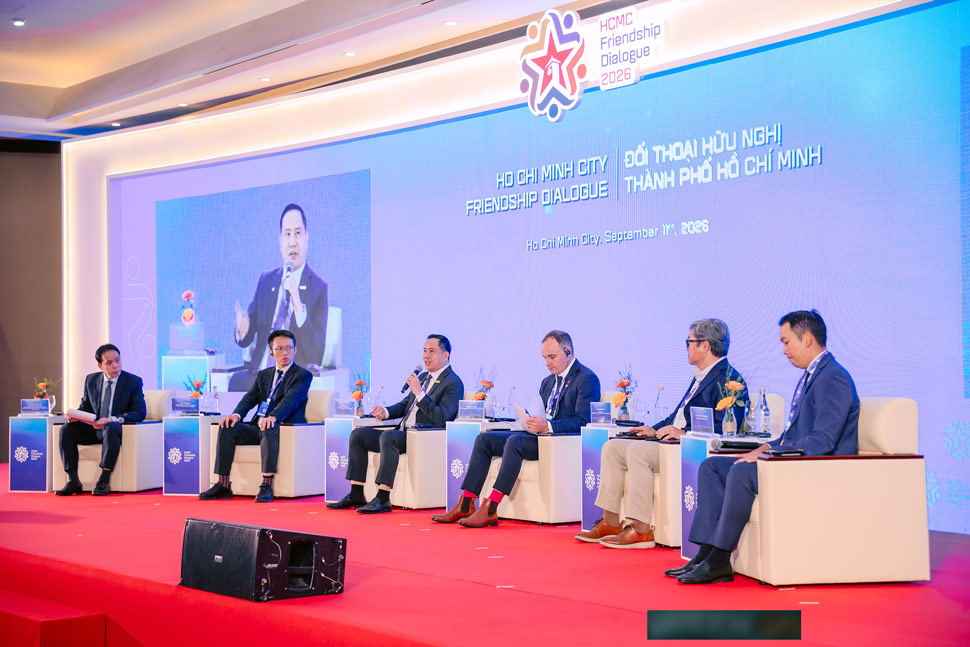 Ông Hà Huy Cường - Phó Tổng giám đốc Nam A Bank tham gia Phiên thảo luận chính của sự kiện. Ảnh: Nam A Bank