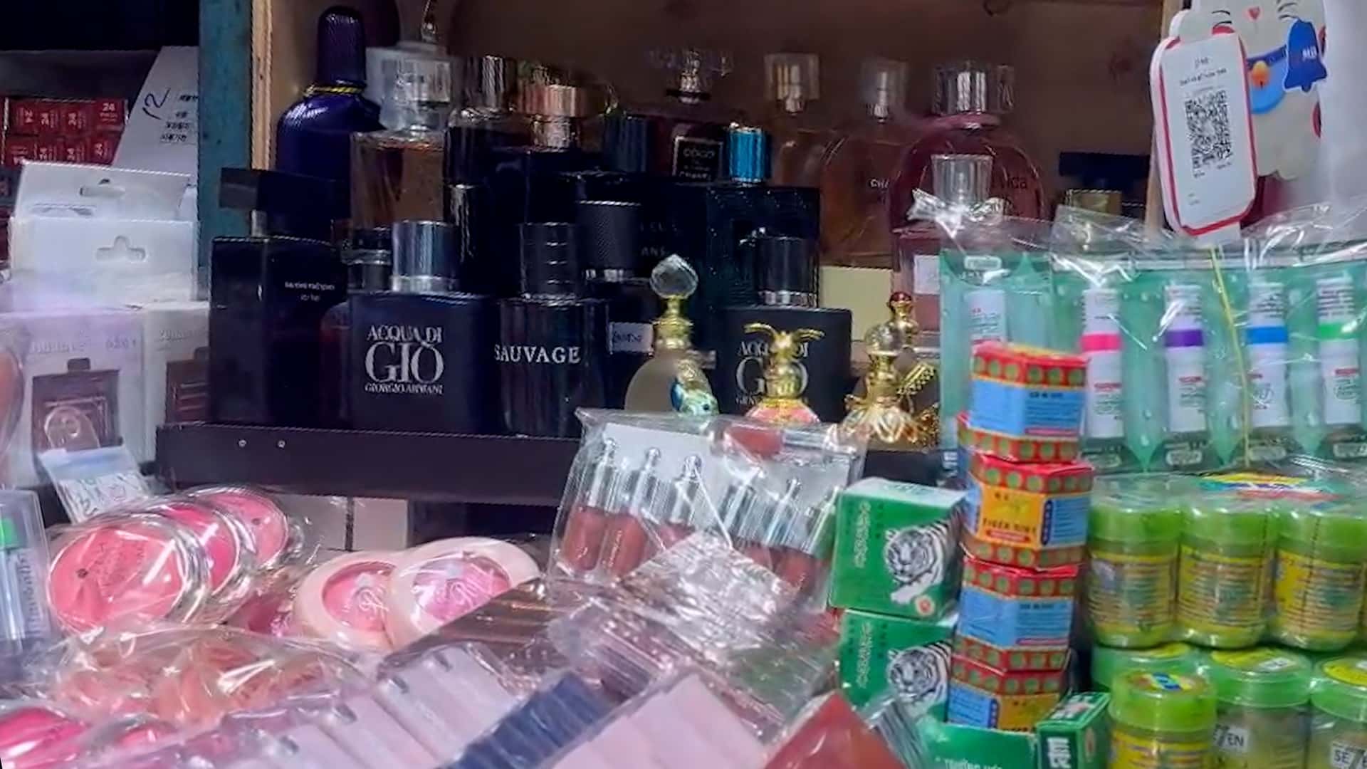 Despite handling, cheap perfume is still rampant from the internet to the market