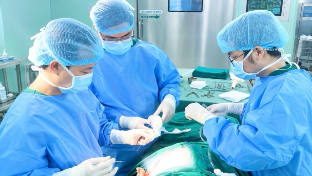Burning tumors with high-frequency waves under the guidance of endoscopic ultrasound helps patients avoid open surgery. Photo: Hong Bang International Hospital provided on September 12, 2026