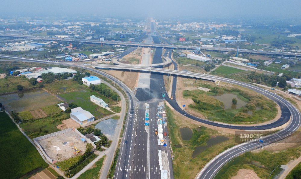 Nút giao Mỹ Yên (tỉnh Tây Ninh) - nơi kết nối Vành đai 3 với cao tốc TP HCM - Trung Lương và Bến Lức - Long Thành. Hiện đoạn qua đây đã cho xe lưu thông trên một số nhánh từ đầu năm. Ảnh: Anh Tú.