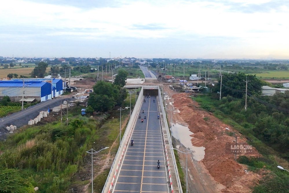 Hầm chui Tỉnh lộ 15 dài gần 600 m tại Củ Chi đã hoàn thành đưa vào khai thác. Ảnh: Anh Tú