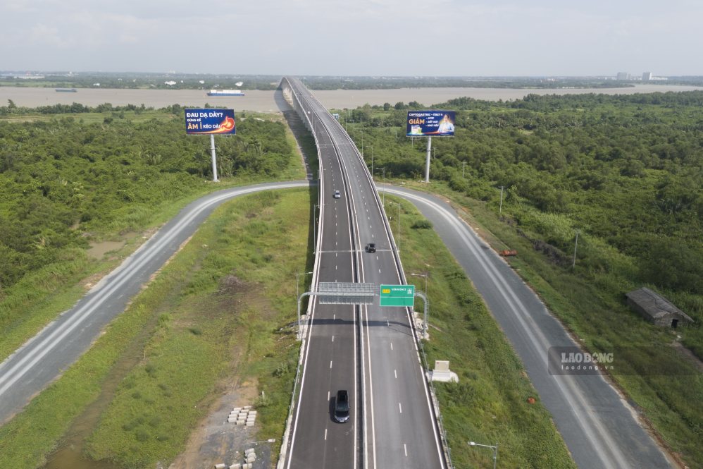 Recorded on August 31, 2026, a panoramic view of the Ring Road, more than 90km long, passing through Ho Chi Minh City, is about to reach the finish line. Photo: Anh Tu
