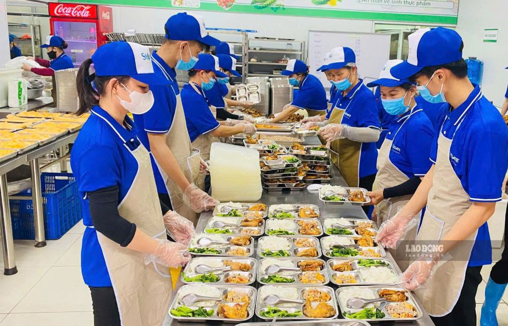 Many schools have organized bidding, providing semi-boarding meals in a modern form, ensuring food safety and hygiene. Photo: Huu Long (taken in August 2026)