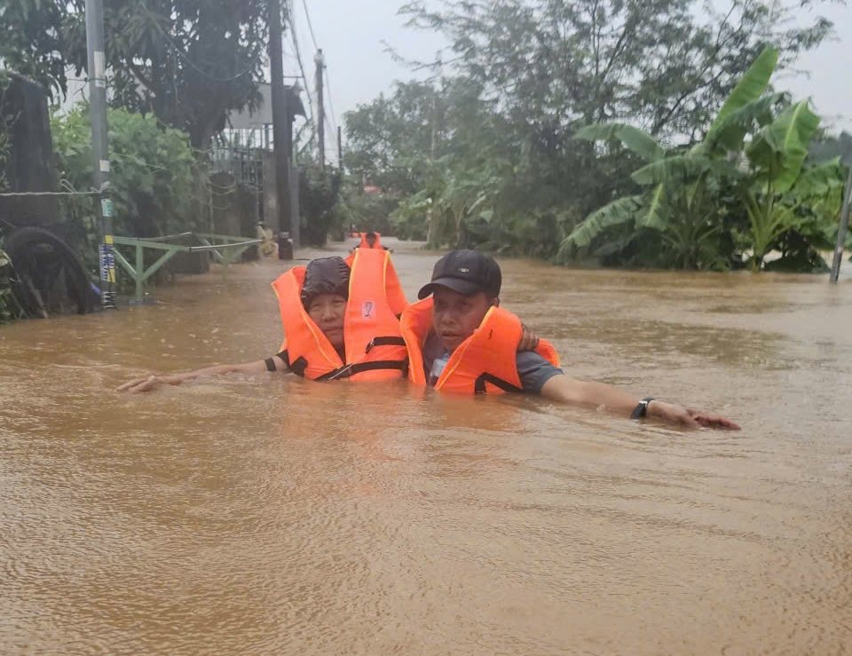 Phường Phước Tân có nơi ngập sâu tới 1,5m. Ảnh: Ban CHQS phường Phước Tân