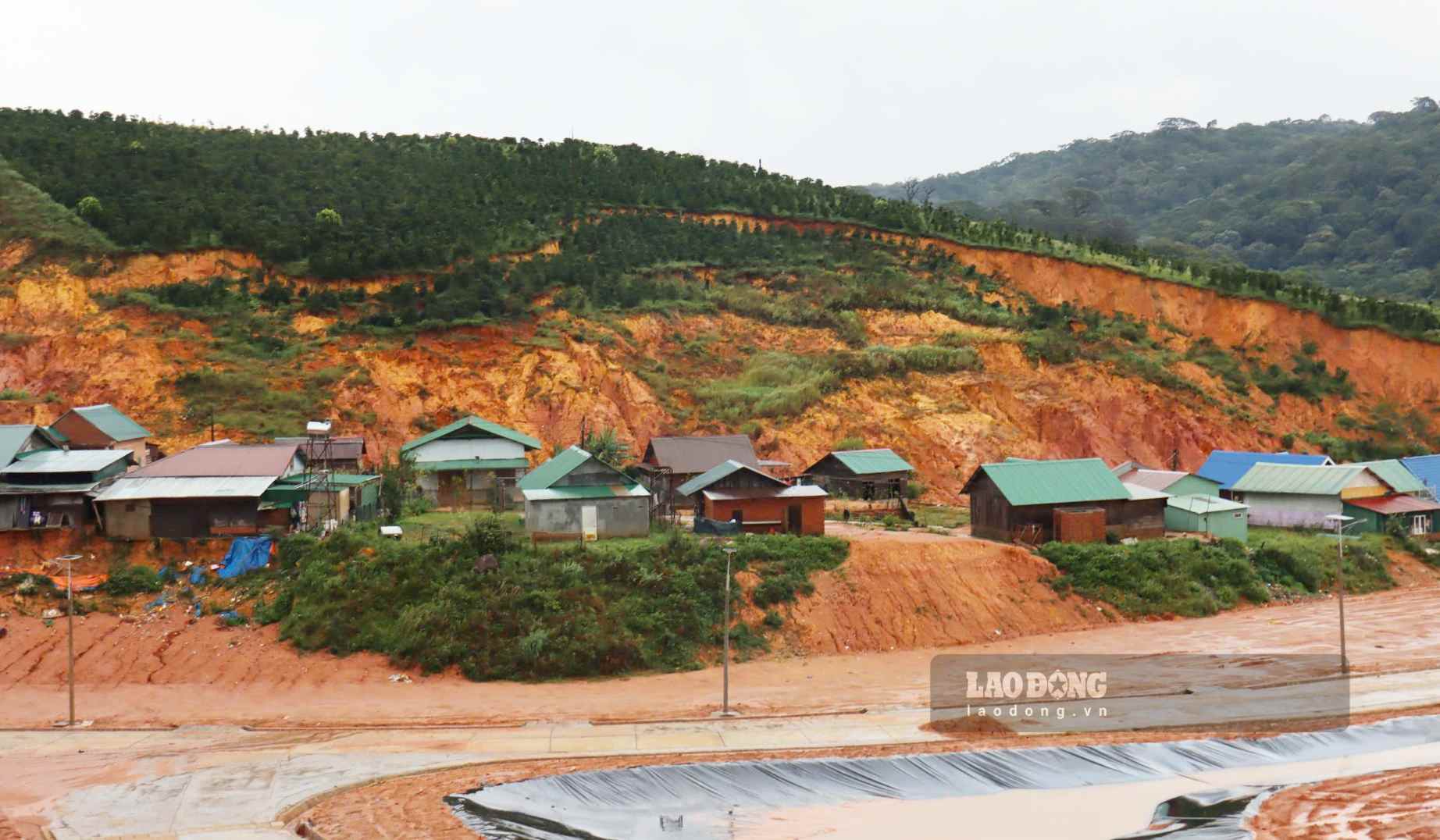 Recorded on September 10, landslides surrounded the Dung K'No 5 resettlement area, Dam Rong commune 4. Photo: Phuc Khanh