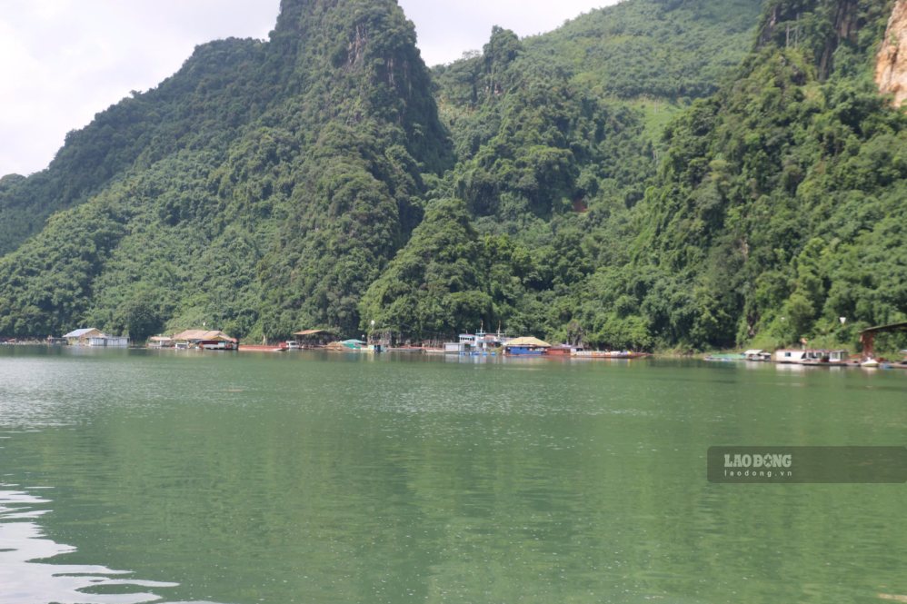 Le lac Hòa Bình a un niveau d'eau de 109,45 m. Photo: Minh Nguyễn