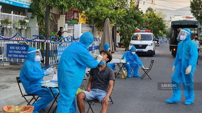 Khanh Hoa propone calcular el apoyo para el personal médico de las aldeas y grupos residenciales en 2 niveles, 0,7 veces y 0,5 veces el salario base (foto tomada en junio de 2021). Foto: Phuong Linh