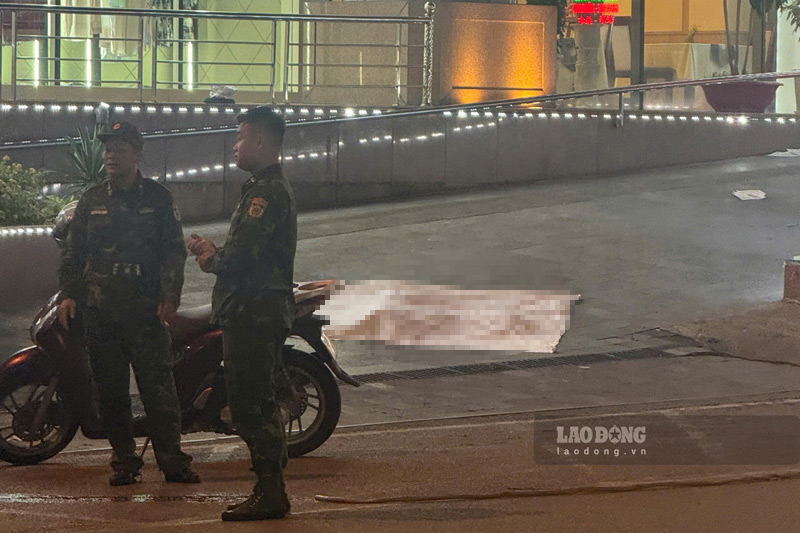 Functional forces are present at Sapaly hotel in Lao Cai ward to verify the incident that killed a foreigner. Photo: Tho Tay