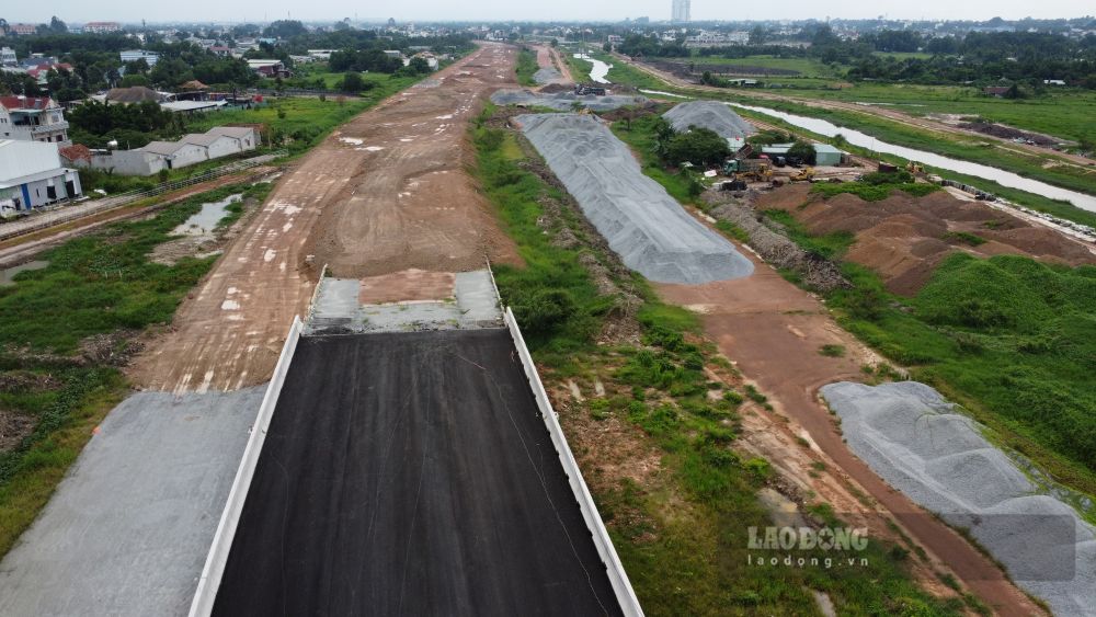 111 households affected by the Ring Road 3 project in Ho Chi Minh City will be drawn lots for resettlement land. Photo taken at the Ring Road 3 project site in Ho Chi Minh City through Thuan An ward in September 2026. Photo: Dinh Trong